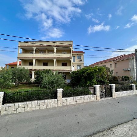 Apartments Piculjan لوبار المظهر الخارجي الصورة