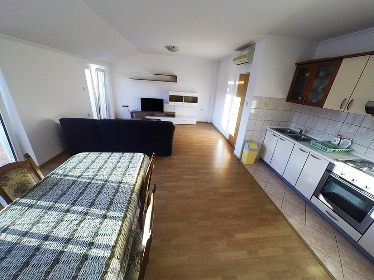 Apartments Piculjan لوبار المظهر الخارجي الصورة