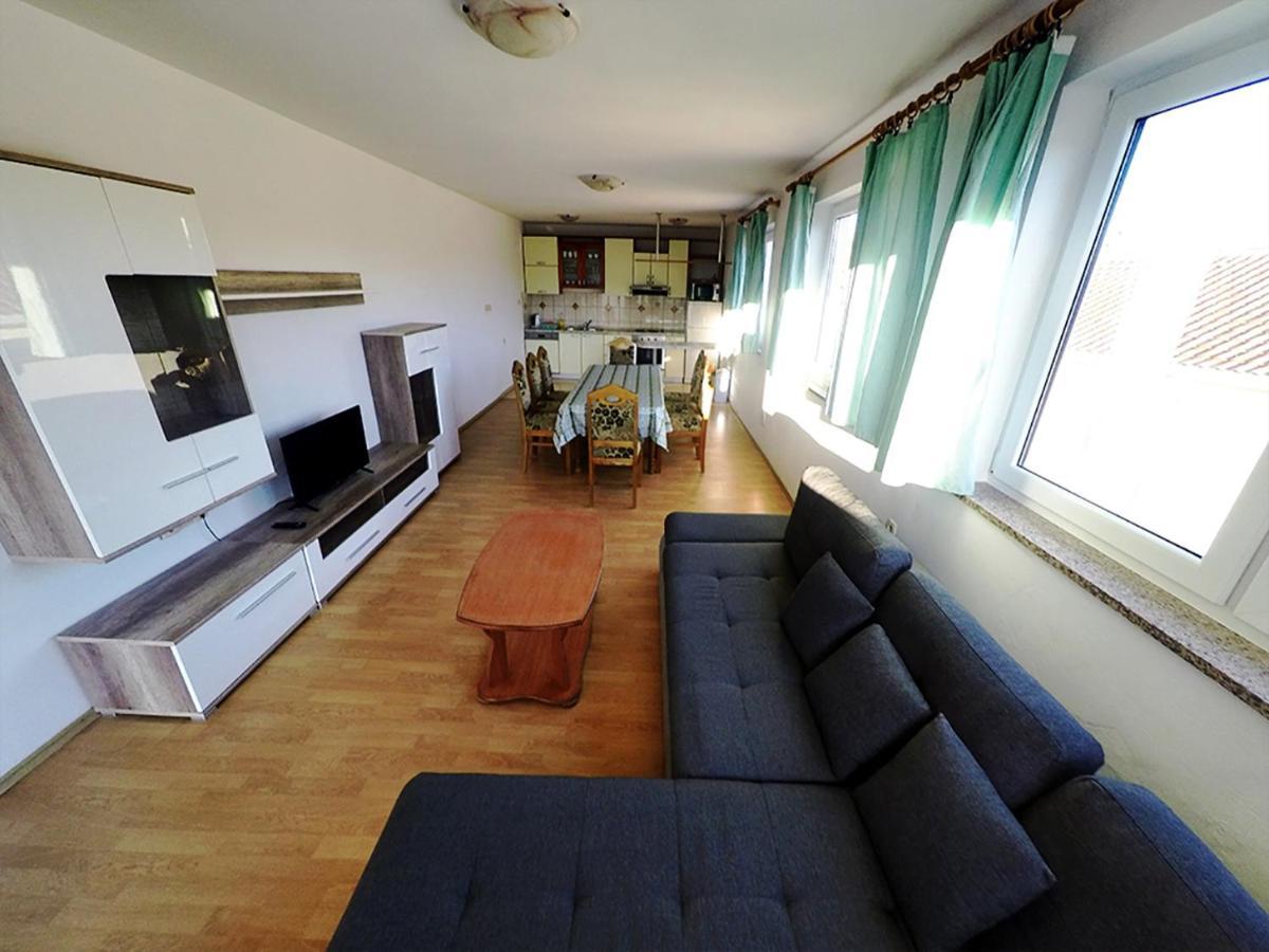 Apartments Piculjan لوبار المظهر الخارجي الصورة