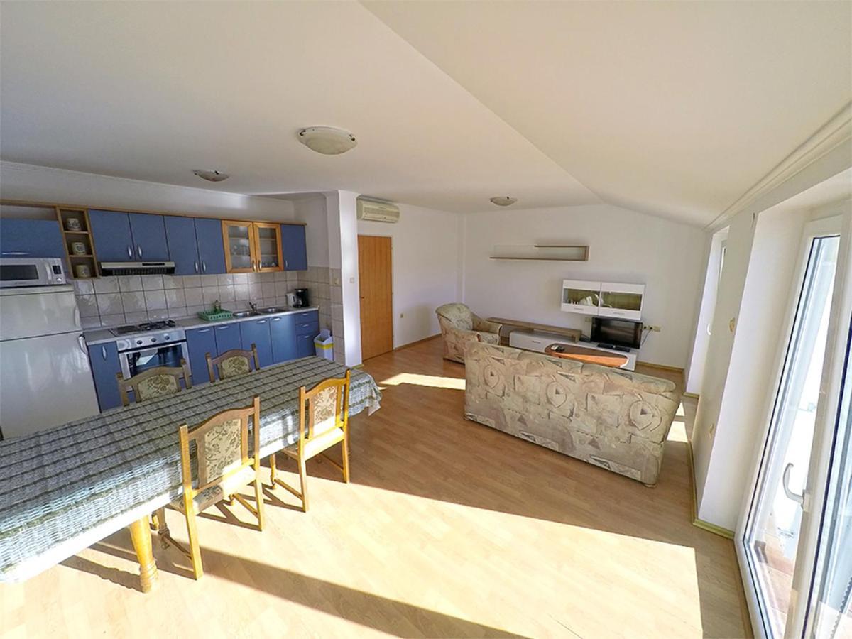 Apartments Piculjan لوبار المظهر الخارجي الصورة
