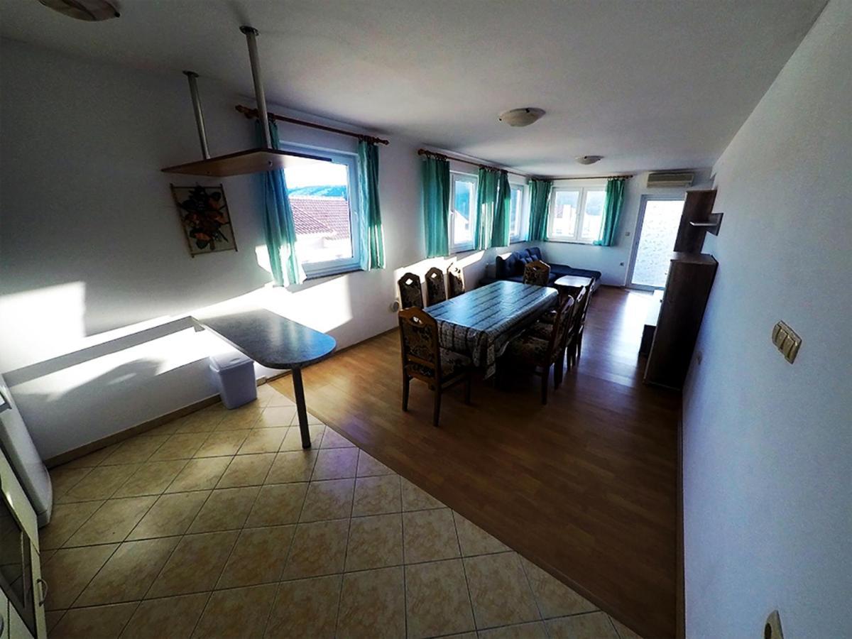 Apartments Piculjan لوبار المظهر الخارجي الصورة