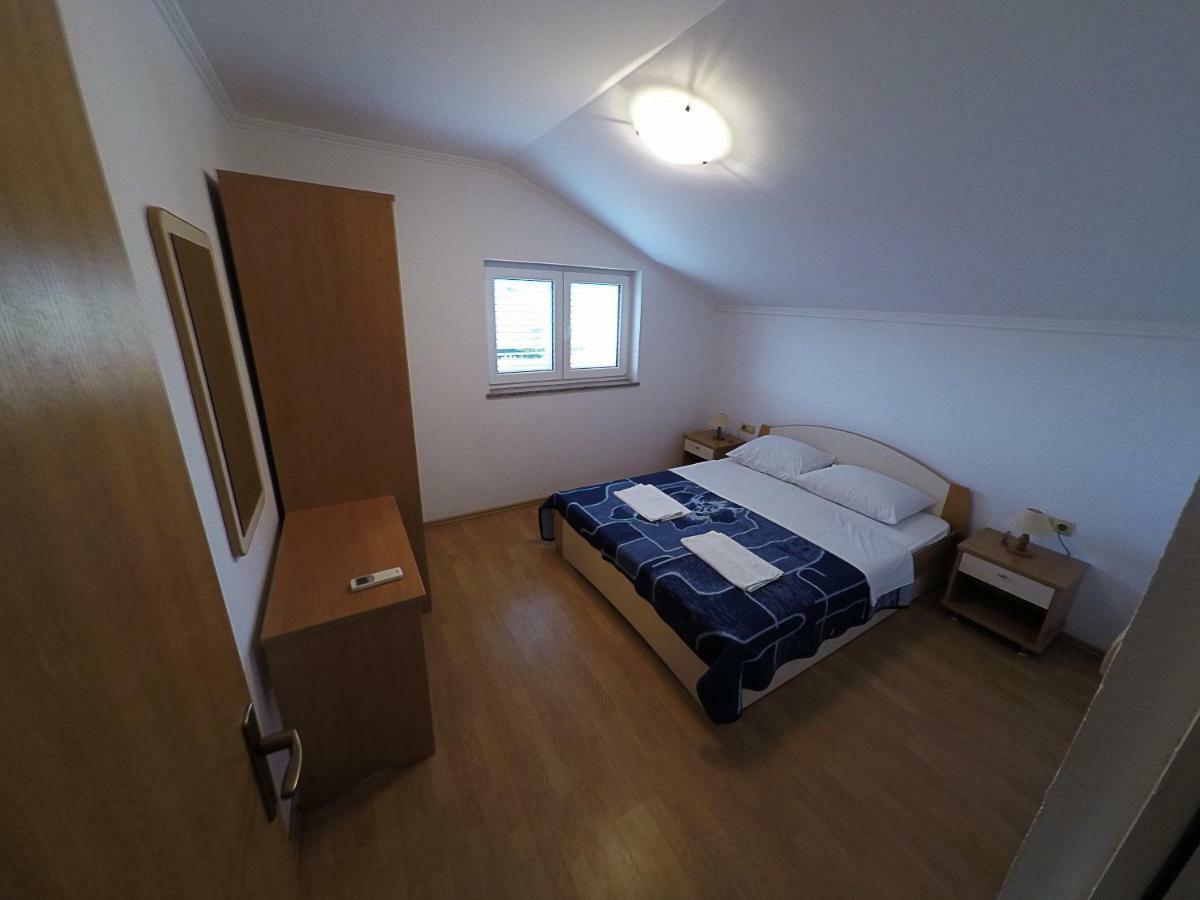 Apartments Piculjan لوبار المظهر الخارجي الصورة