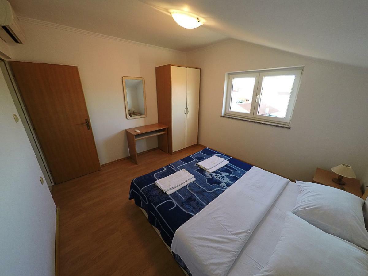 Apartments Piculjan لوبار المظهر الخارجي الصورة