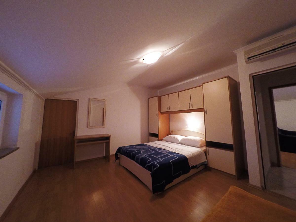 Apartments Piculjan لوبار المظهر الخارجي الصورة
