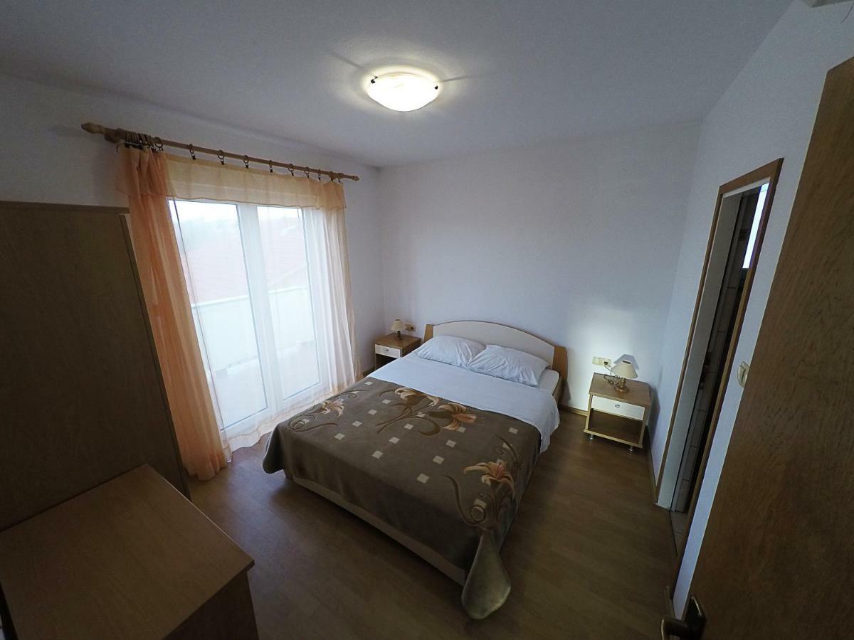 Apartments Piculjan لوبار المظهر الخارجي الصورة