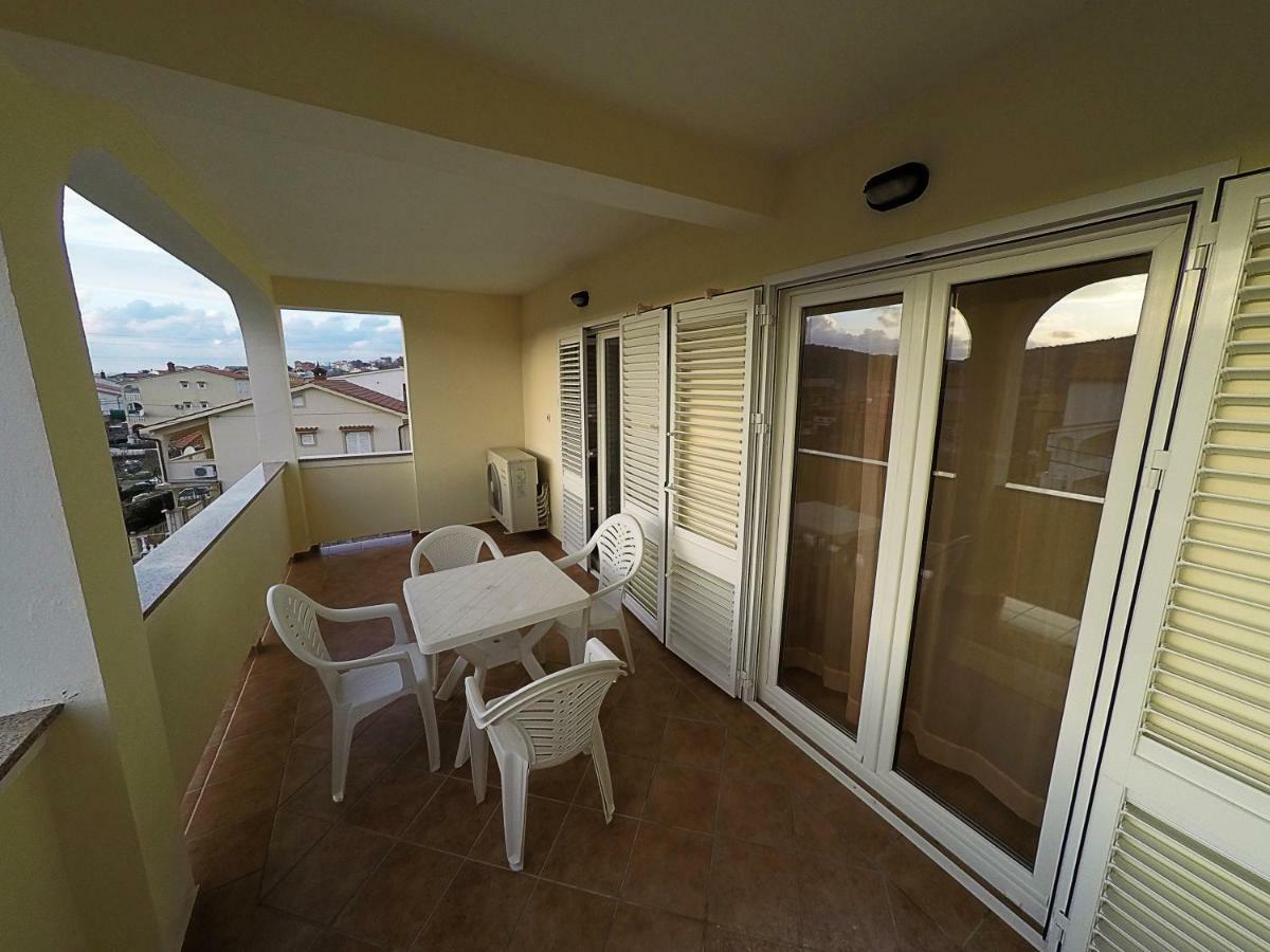 Apartments Piculjan لوبار المظهر الخارجي الصورة