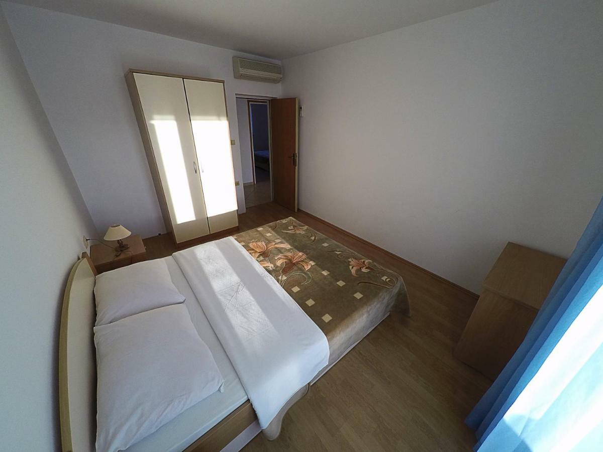 Apartments Piculjan لوبار المظهر الخارجي الصورة