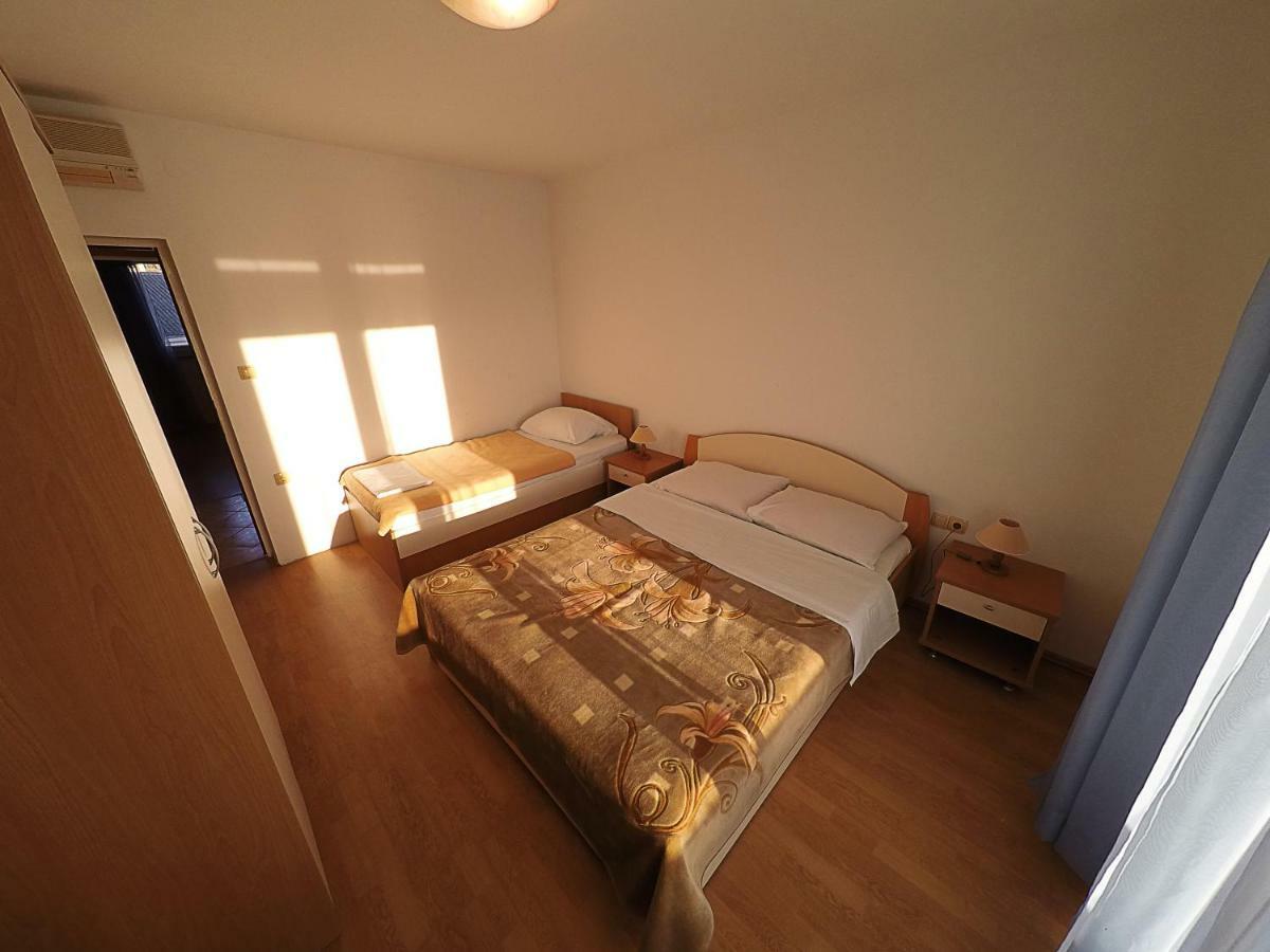 Apartments Piculjan لوبار المظهر الخارجي الصورة