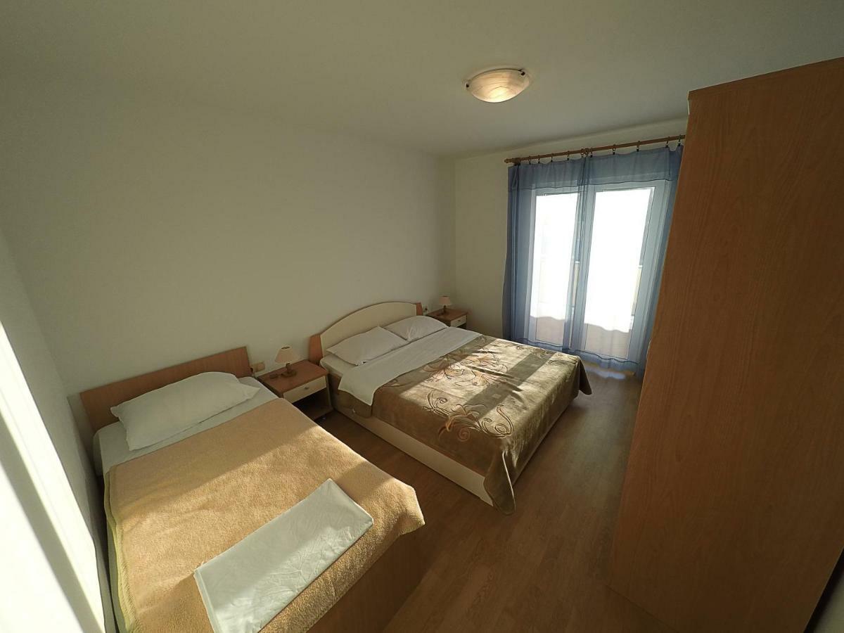 Apartments Piculjan لوبار المظهر الخارجي الصورة